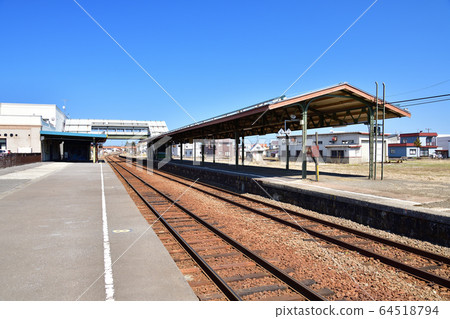 Take a picture of the scenery of JR Yoichi Station in Yoichi-cho, Hokkaido in spring 64518794