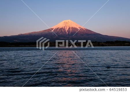 Lake Tanuki and Mt. Fuji Lake Tanuki and Mt. Fuji 64519853