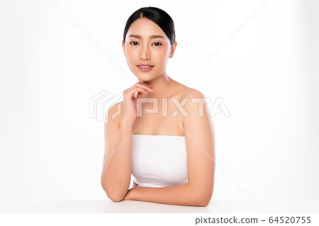 Beautiful Young Asian Woman with Clean Fresh Skin. 64520755