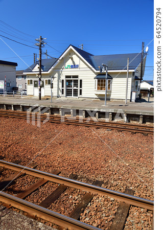 Take a picture of the scenery of JR Ranjima Station in Otaru City, Hokkaido in spring 64520794