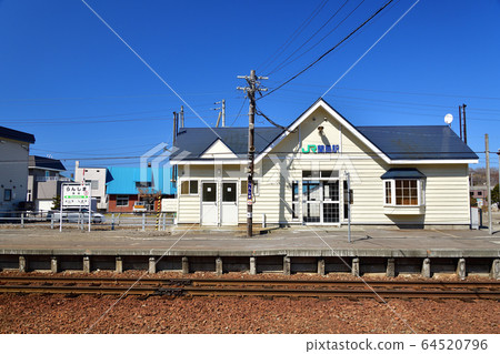Take a picture of the scenery of JR Ranjima Station in Otaru City, Hokkaido in spring 64520796