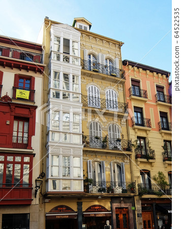 畢爾巴鄂老城街道（西班牙） 64522535
