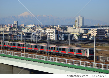 從多摩川看富士山和東急線 從多摩川看富士山和東急線 64523775