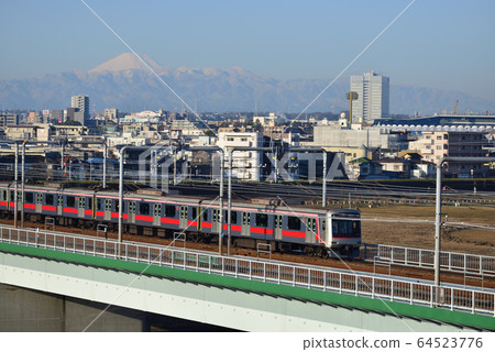 從多摩川看富士山和東急線 從多摩川看富士山和東急線 64523776
