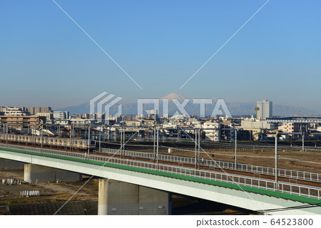 Mount Fuji and the Tokyu Line as seen from the Tama River Mount Fuji and the Tokyu Line as seen from the Tama River 64523800