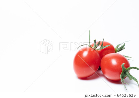 3 small tomatoes 64525629