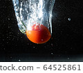 Petit tomato diving 64525861