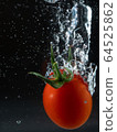 Petit tomato diving 64525862
