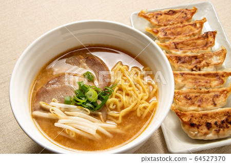 味iso拉麵（餃子套）。 64527370