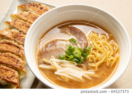 味iso拉麵（餃子套）。 64527373