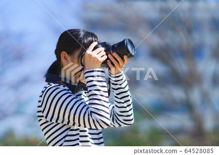 Camera Camera Girls Digital camera Single-lens camera Shooting club activities Photographers Hobbies Hobbies Hobbies Hobbies 64528085