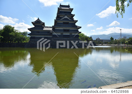 Matsumoto Castle 64528986