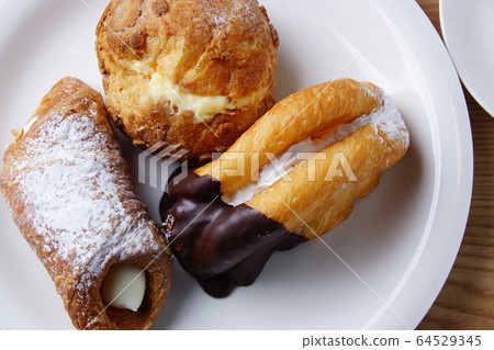 Cream puff candy Cream puff candy 64529345