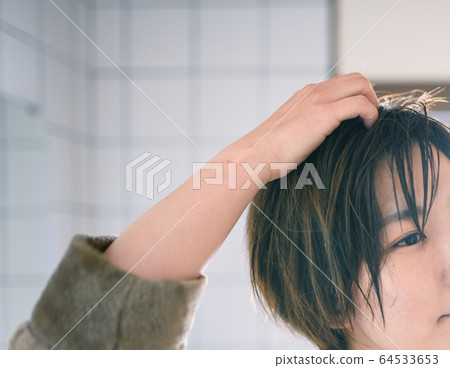 女性肖像 64533653