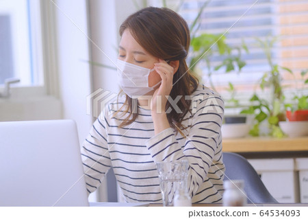 人面罩預防待在家裡 人面罩預防待在家裡 64534093
