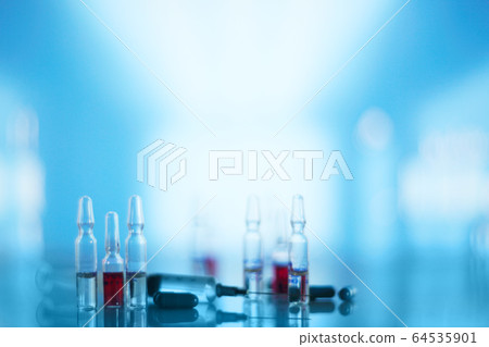 Medical syringe and vials 64535901