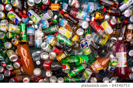 Large amounts of canned juice and PET bottled beverages 64540753