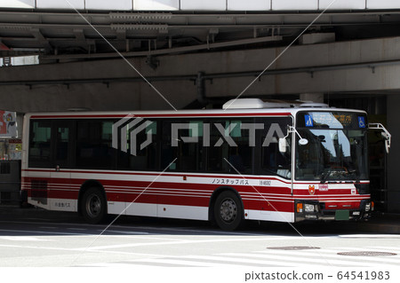 吉祥寺站前的小田急巴士 64541983