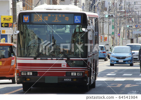 吉祥寺站前的小田急巴士 64541984