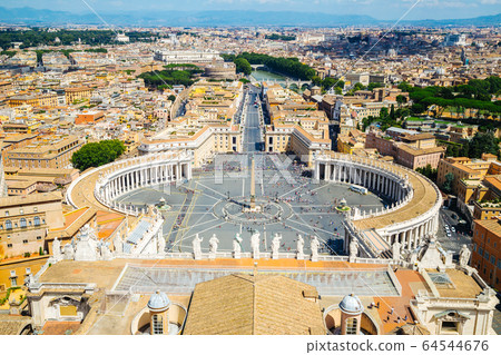 Saint Peter's square in Vatican City 64544676