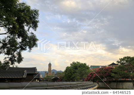Beautiful scenery with traditional Korean architecture Beautiful scenery with traditional Korean architecture 64546525