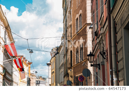 Old town street in Riga, Latvia 64547173