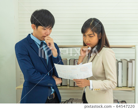 Colleagues discussion in the office 64547220