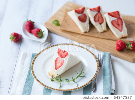 水果三明治草莓 64547587