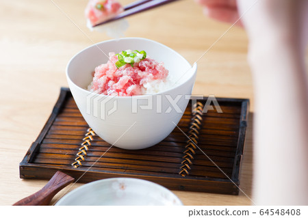 Negitoro在一個碗裡 Negitoro在一個碗裡 64548408