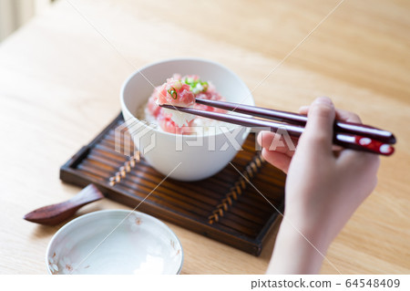 Negitoro在一個碗裡 Negitoro在一個碗裡 64548409