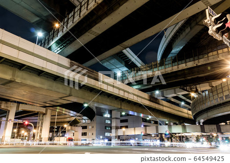 Awazi Junction在晚上 64549425