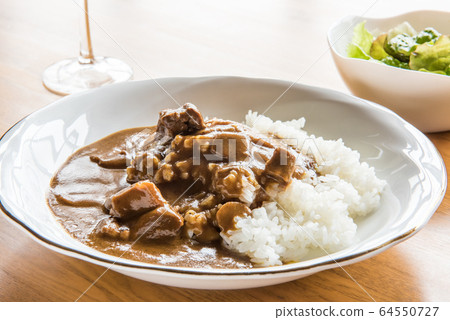 Expensive retort curry creamy type 64550727