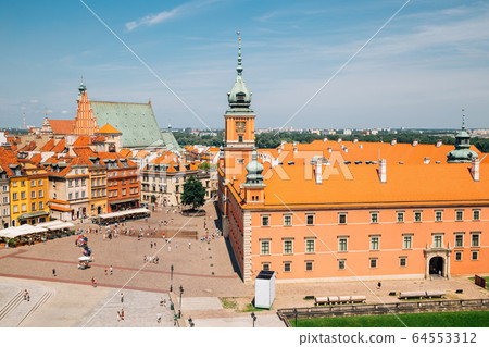 Warsaw cathedral and Royal Castle square at old town in Warsaw, Poland 64553312