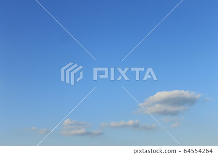  藍天和雲彩 64554264