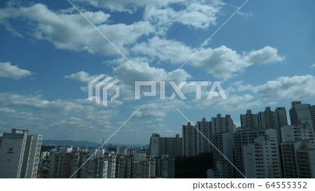 Seoul sky 64555352