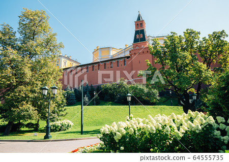Kremlin fortress and Alexander Garden in Moscow, Russia Kremlin fortress and Alexander Garden in Moscow, Russia 64555735