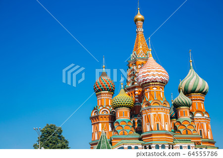 St. Basil's Cathedral on red square in Moscow, Russia 64555786