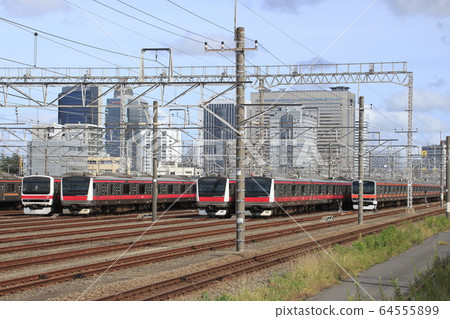 白天在京葉汽車中心 64555899