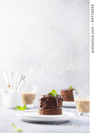 Chocolate mini cake with chocolate ganash and mint 64558048