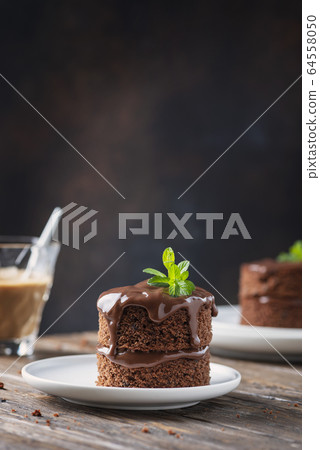Chocolate mini cake on the wooden table Chocolate mini cake on the wooden table 64558050