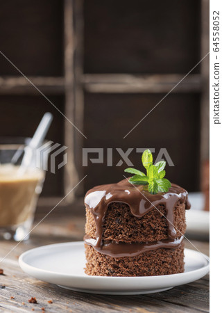 Chocolate mini cake on the wooden table Chocolate mini cake on the wooden table 64558052