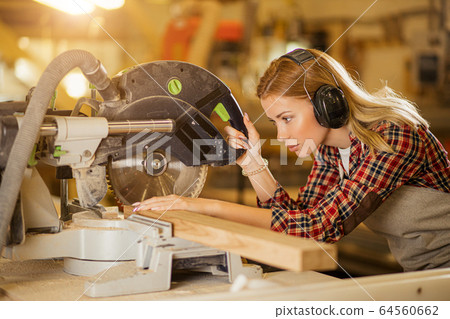 hardworking female carpenter manage wood cutting 64560662