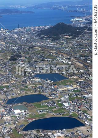 Aerial view of a reservoir pond in Marugame City, Kagawa Prefecture Aerial view of a reservoir pond in Marugame City, Kagawa Prefecture 64562739