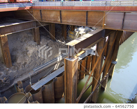 臨時龍門架、鋼管板樁、鋼板樁（河道施工） 64562750