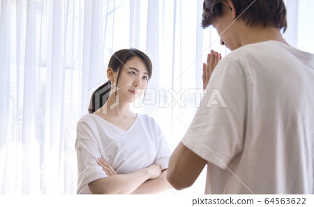 Couple to quarrel 64563622