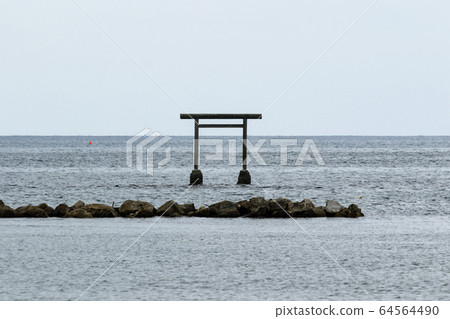 能登半島光介島（Gunkanjima） 64564490