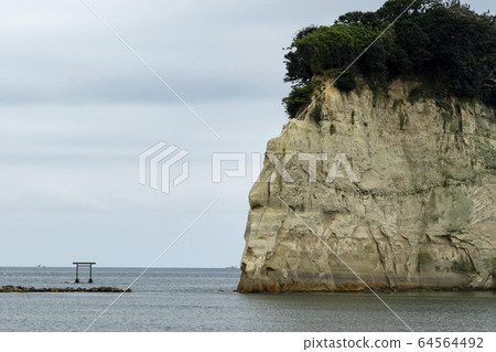 能登半島光介島（Gunkanjima） 64564492