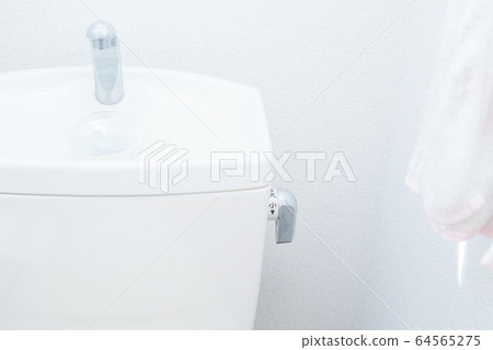 Flush toilet tank 64565275