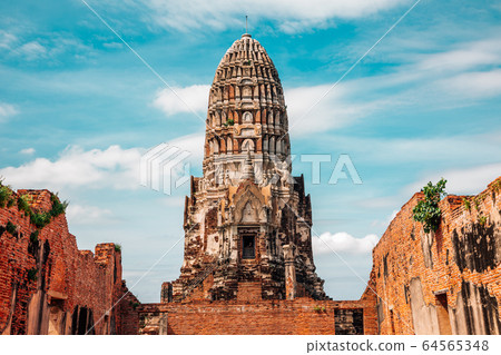 Wat Ratchaburana, ancient ruins in Ayutthaya, Thailand Wat Ratchaburana, ancient ruins in Ayutthaya, Thailand 64565348
