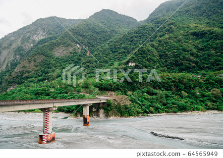 Mountain and bridge in Taroko National Park, Taiwan 64565949